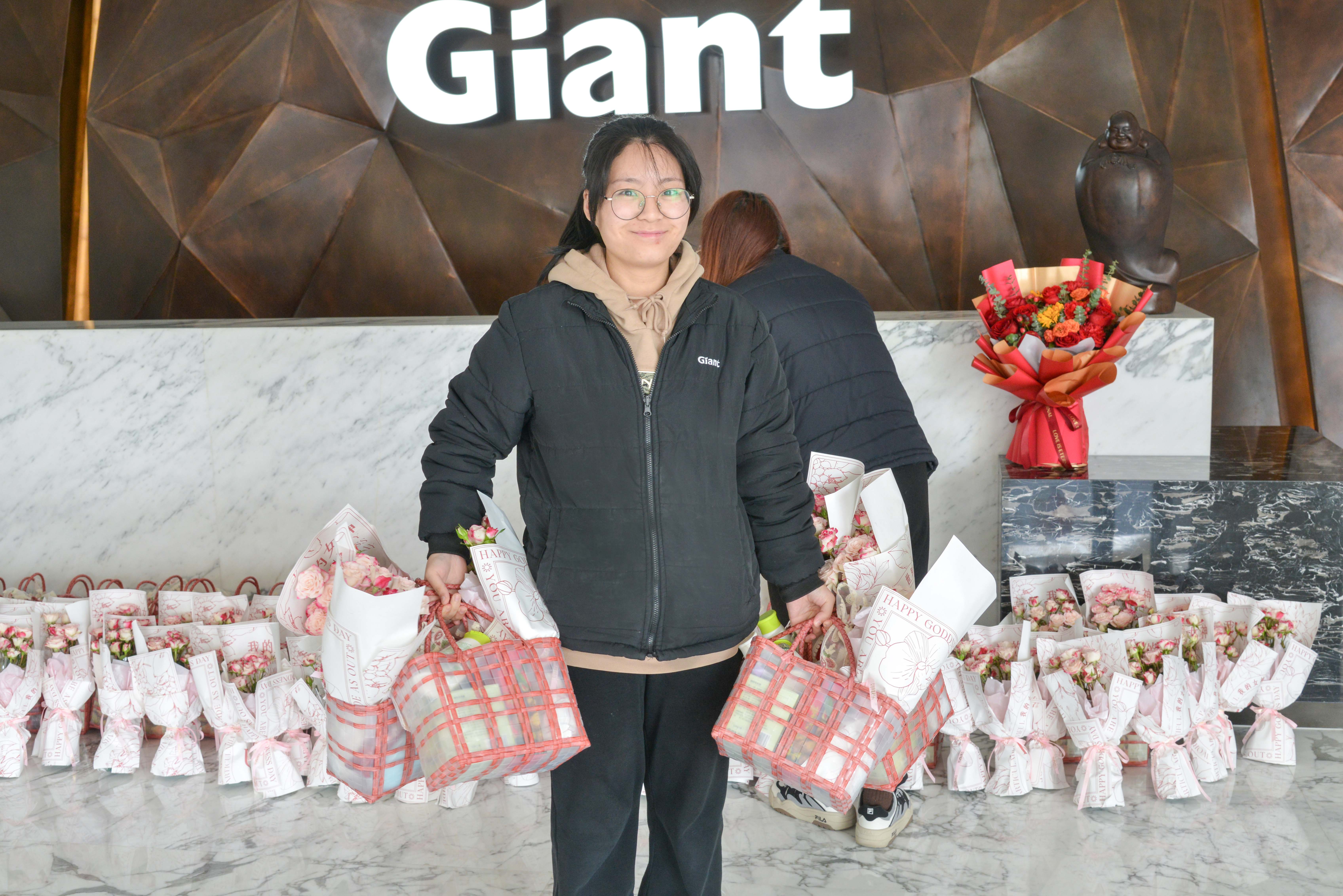 巾幗呈英姿 三春綻繁花——巨人集團婦女節(jié)活動