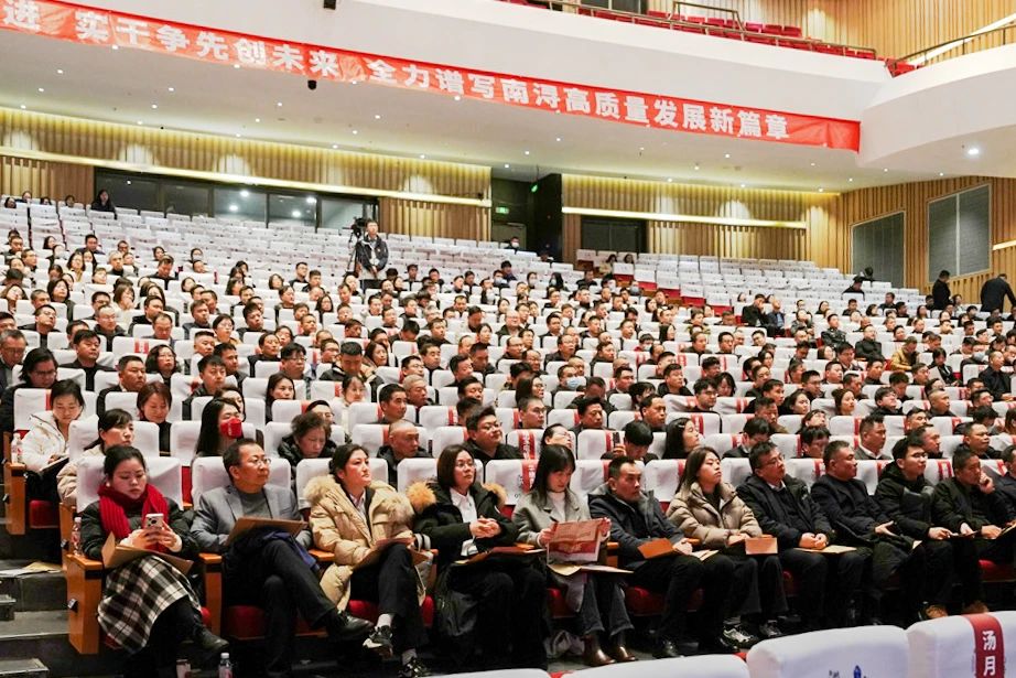 開門紅 | 巨人集團(tuán)獲區(qū)多項(xiàng)表彰 開門紅 | 巨人集團(tuán)獲區(qū)多項(xiàng)表彰