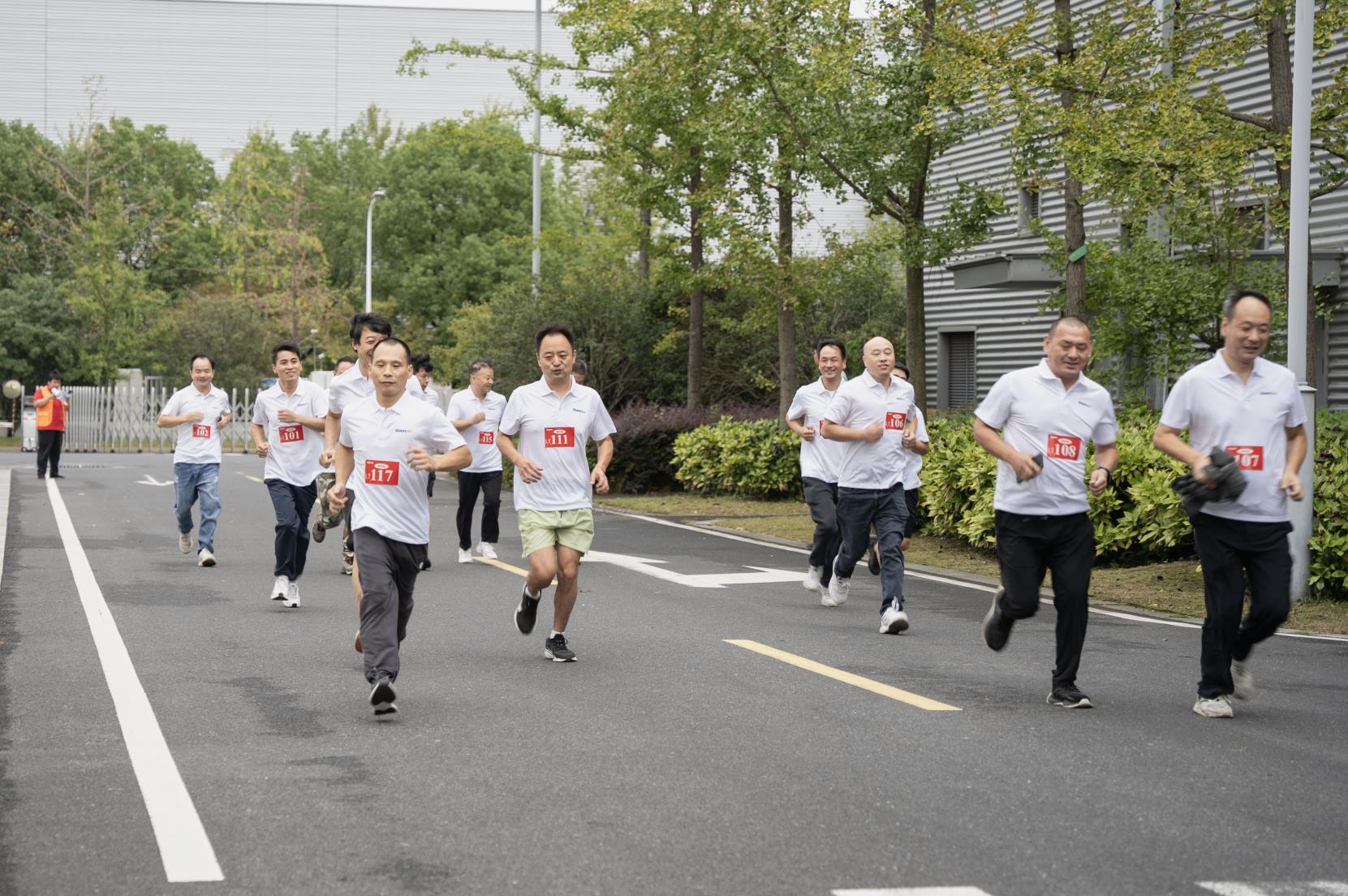 塔下再聚首 攀登勢(shì)正雄——巨龍電梯試驗(yàn)塔第六屆登高跑開(kāi)賽 塔下再聚首 攀登勢(shì)正雄——巨龍電梯試驗(yàn)塔第六屆登高跑開(kāi)賽