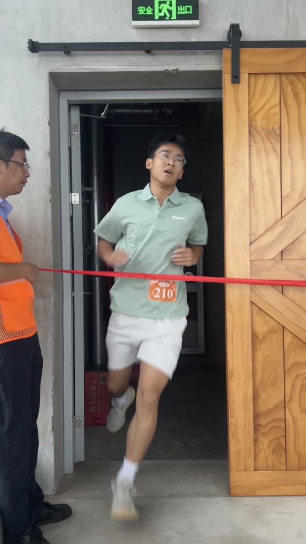 塔下再聚首 攀登勢(shì)正雄——巨龍電梯試驗(yàn)塔第六屆登高跑開(kāi)賽 塔下再聚首 攀登勢(shì)正雄——巨龍電梯試驗(yàn)塔第六屆登高跑開(kāi)賽