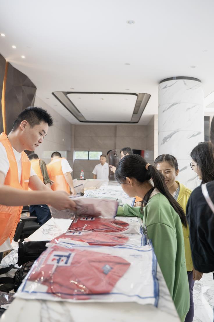 塔下再聚首 攀登勢(shì)正雄——巨龍電梯試驗(yàn)塔第六屆登高跑開(kāi)賽 塔下再聚首 攀登勢(shì)正雄——巨龍電梯試驗(yàn)塔第六屆登高跑開(kāi)賽