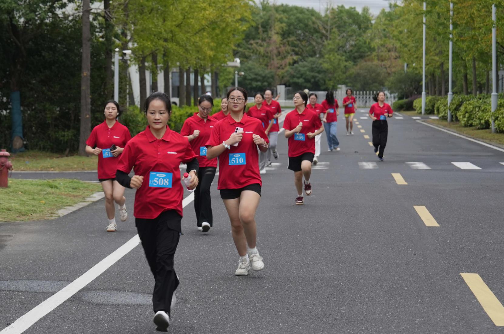 塔下再聚首 攀登勢(shì)正雄——巨龍電梯試驗(yàn)塔第六屆登高跑開(kāi)賽 塔下再聚首 攀登勢(shì)正雄——巨龍電梯試驗(yàn)塔第六屆登高跑開(kāi)賽