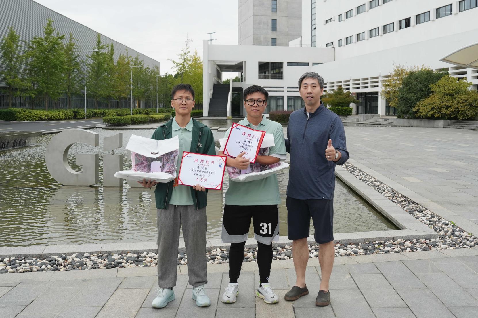 塔下再聚首 攀登勢(shì)正雄——巨龍電梯試驗(yàn)塔第六屆登高跑開(kāi)賽 塔下再聚首 攀登勢(shì)正雄——巨龍電梯試驗(yàn)塔第六屆登高跑開(kāi)賽